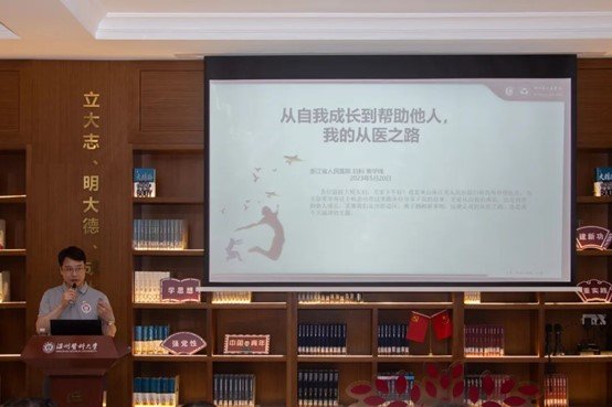 在图书馆青春书房